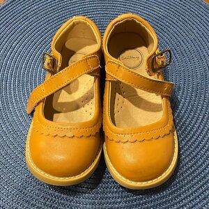 Sweet Honey Scalloped Mary Jane Shoes, Camel Brown, size 10, Leather